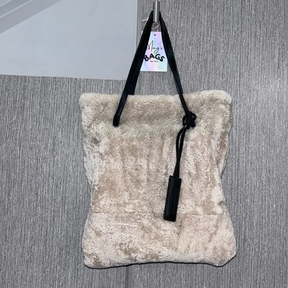 Burberry: Sherpa Fur Shearling Nova Check Reversible Tote ❤️ (rare find) - Picture 5 of 16